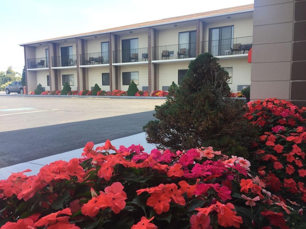 Red Roof Inn & Suites Newport - Middletown, Ri المظهر الخارجي الصورة